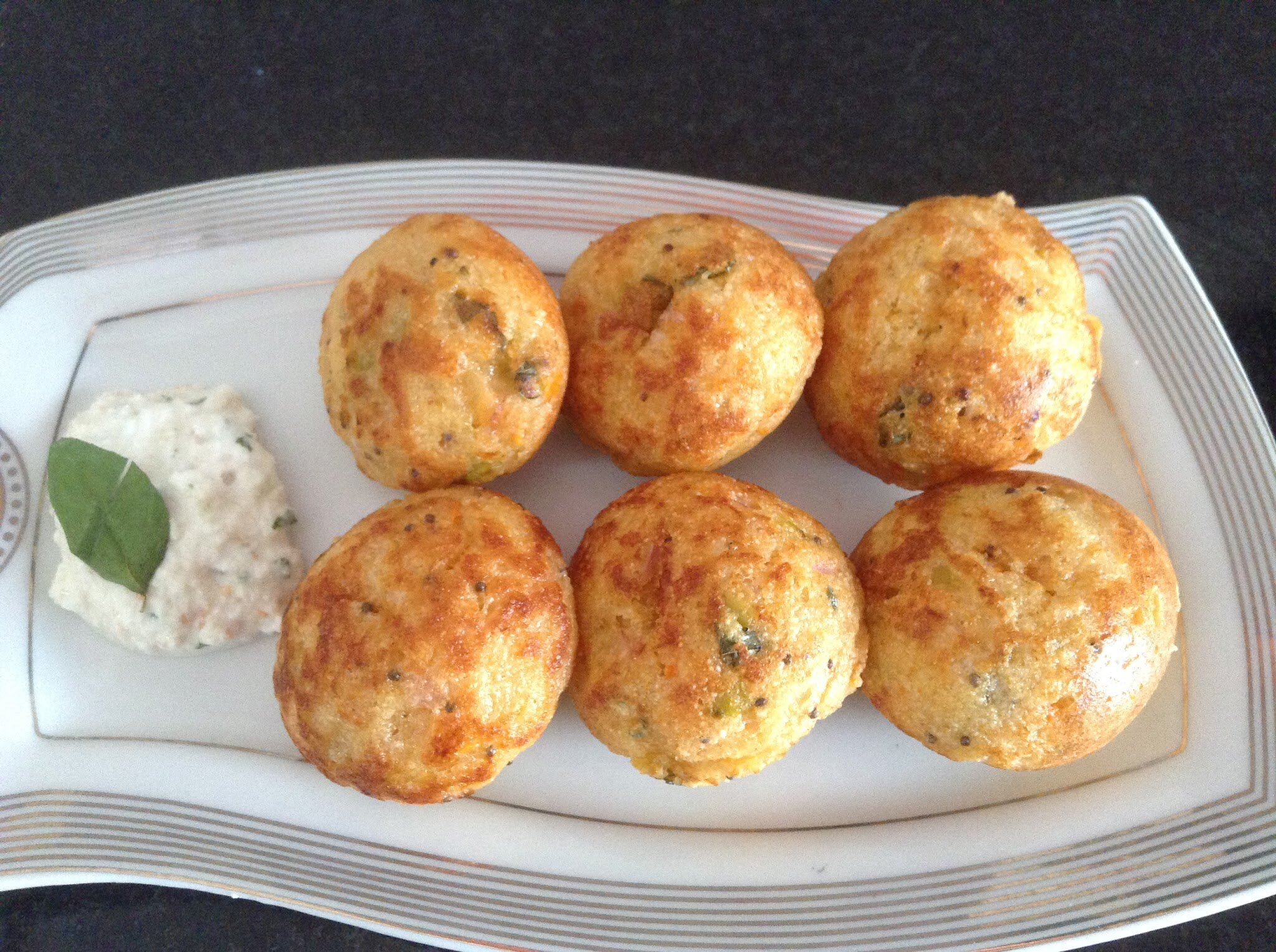 Rava appe served with coconut chutney.