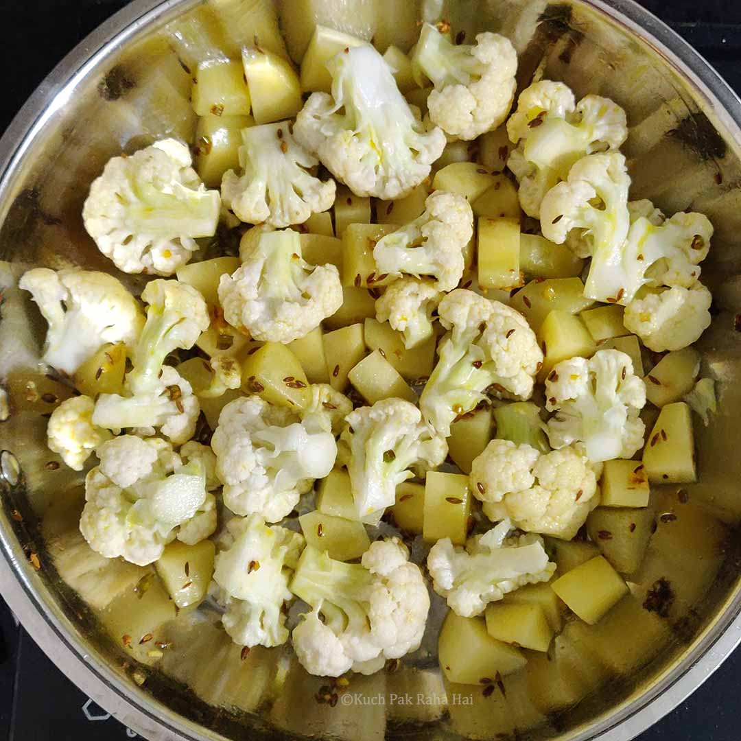 Sauteeing cauliflower florets & potatoes.