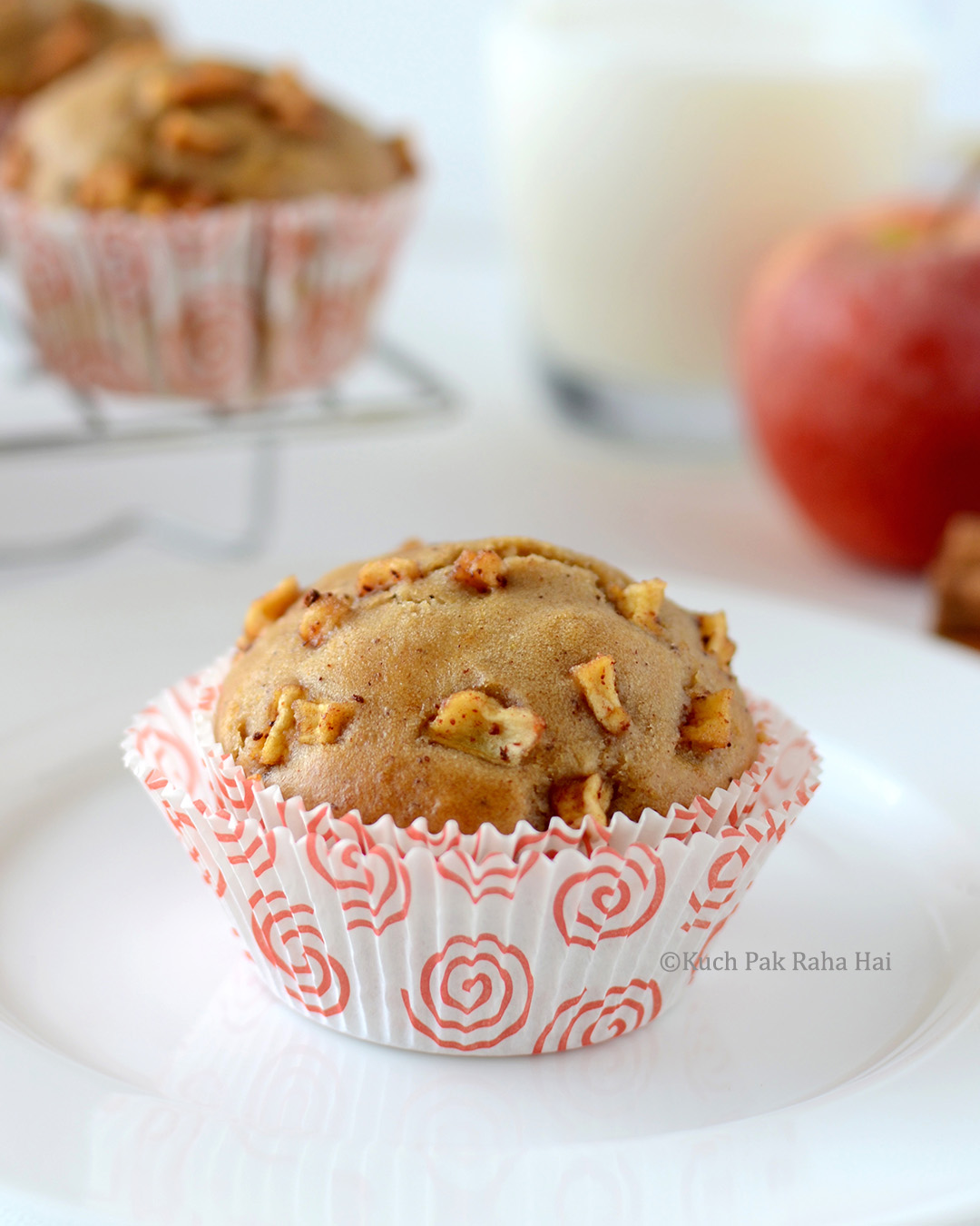 vegan apple cinnamon muffins.