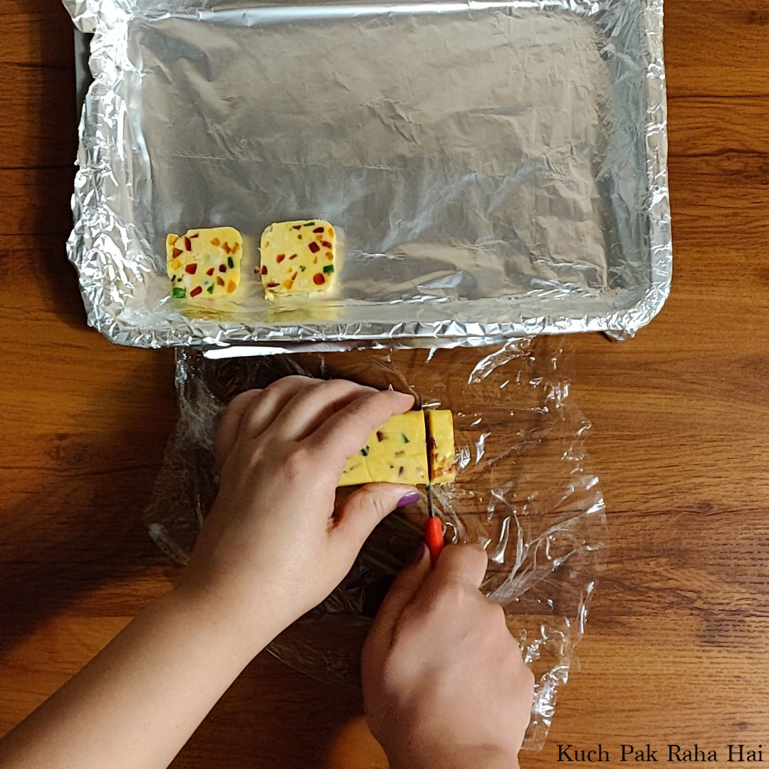 Slicing the cookies.