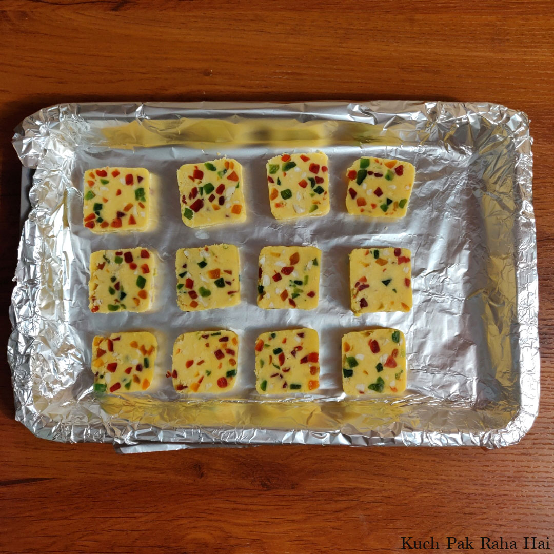 Sliced cookies on baking tray (before baking).