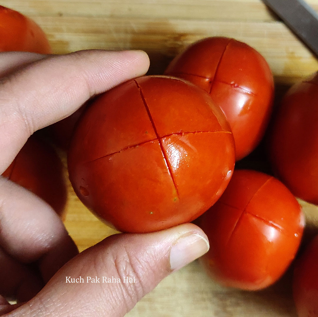 Making cuts on fresh tomatoes.