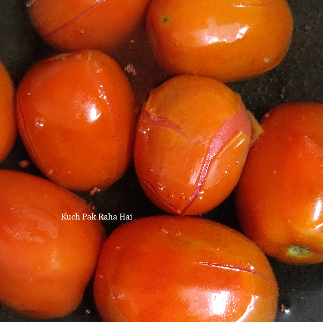 Boiling tomatoes for sauce.