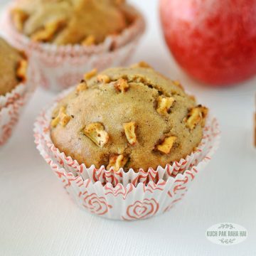 Vegan apple muffins recipe.