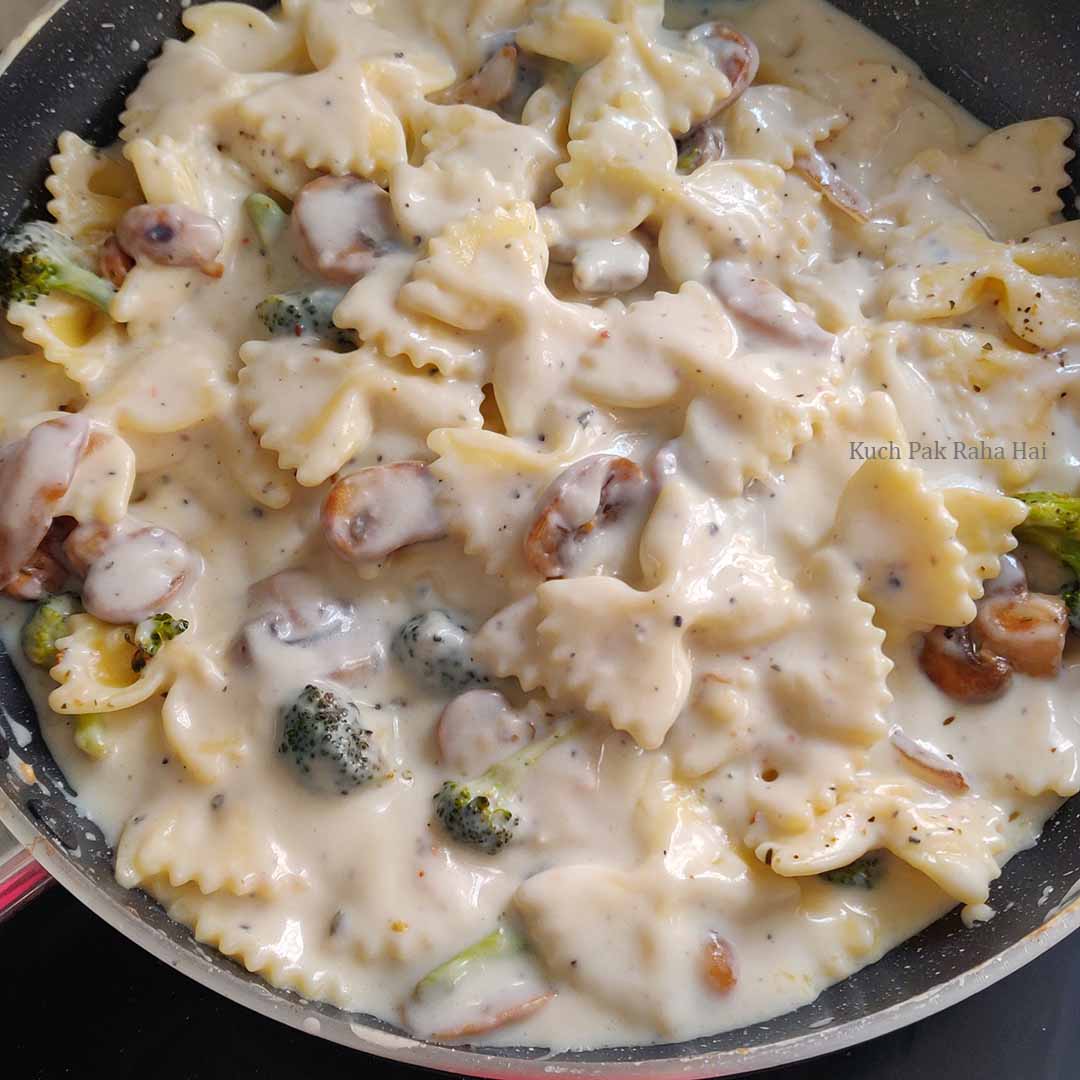 Add boiled pasta and veggies to bechamel sauce
