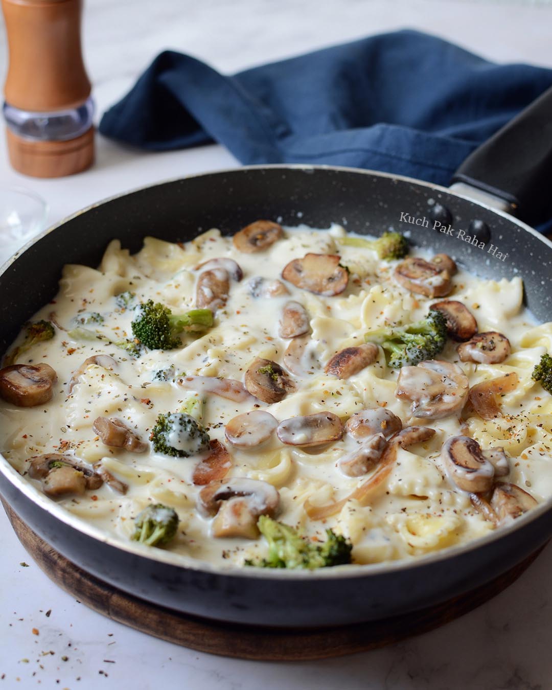 White sauce pasta with mushroom or broccoli