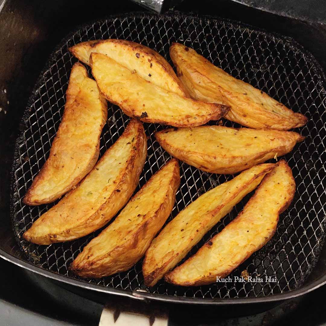 Crispy Air Fried potato wedges