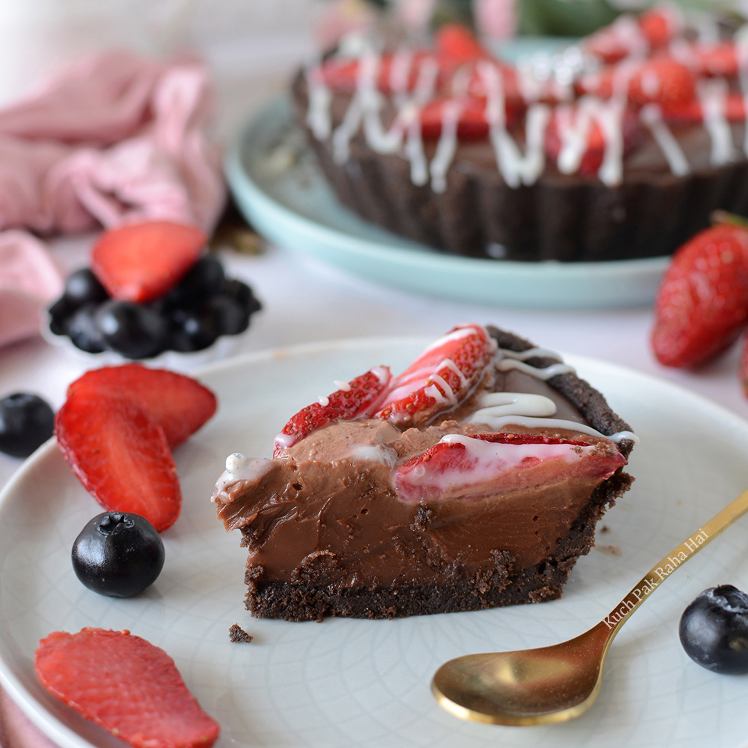Strawberry & Oreo Chocolate Tart Slice.