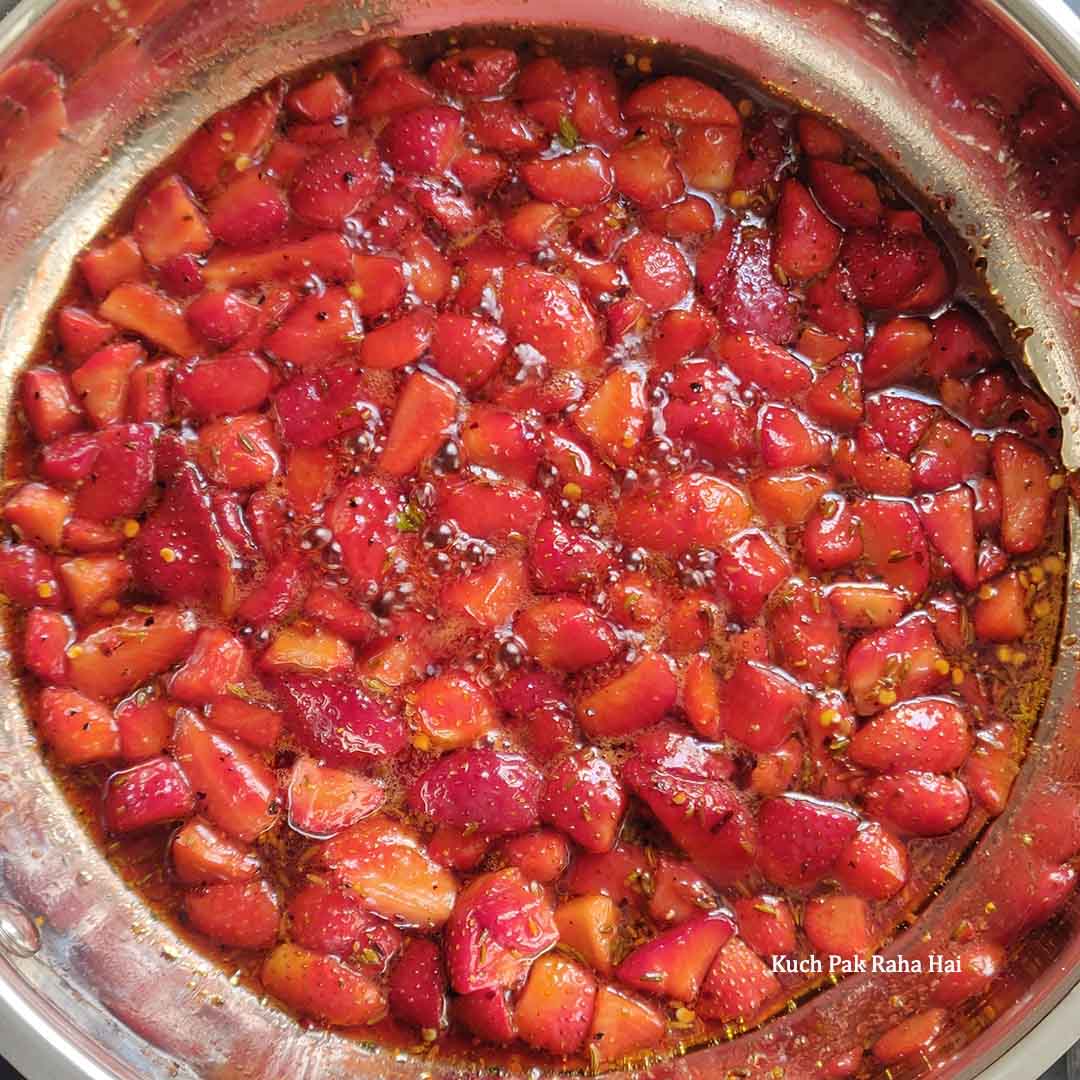 Slow cooking strawberry chutney