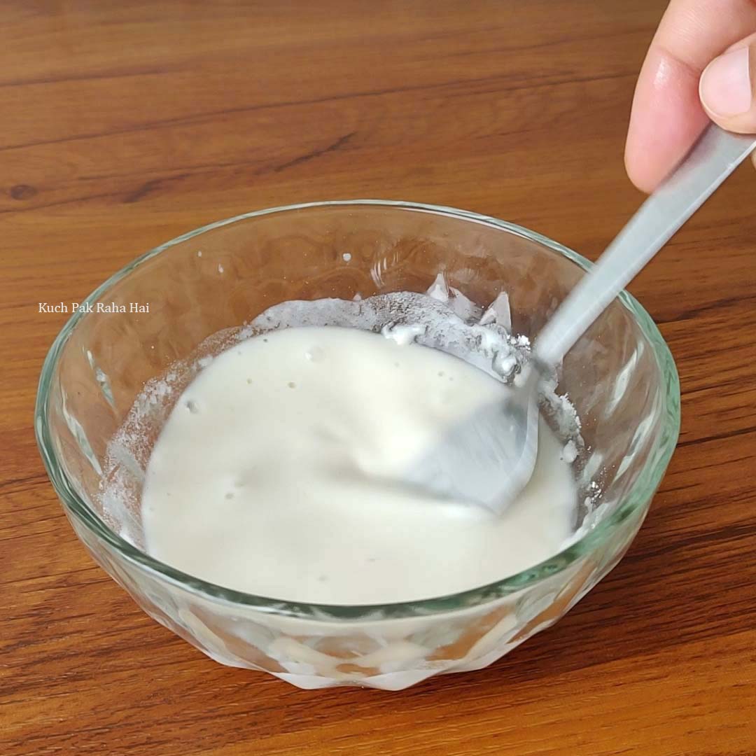 Making flour and water slurry.