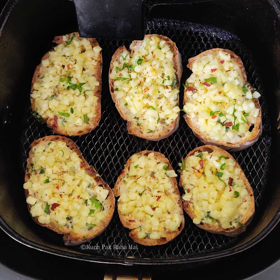 Cheese Garlic Bread in air fryer.
