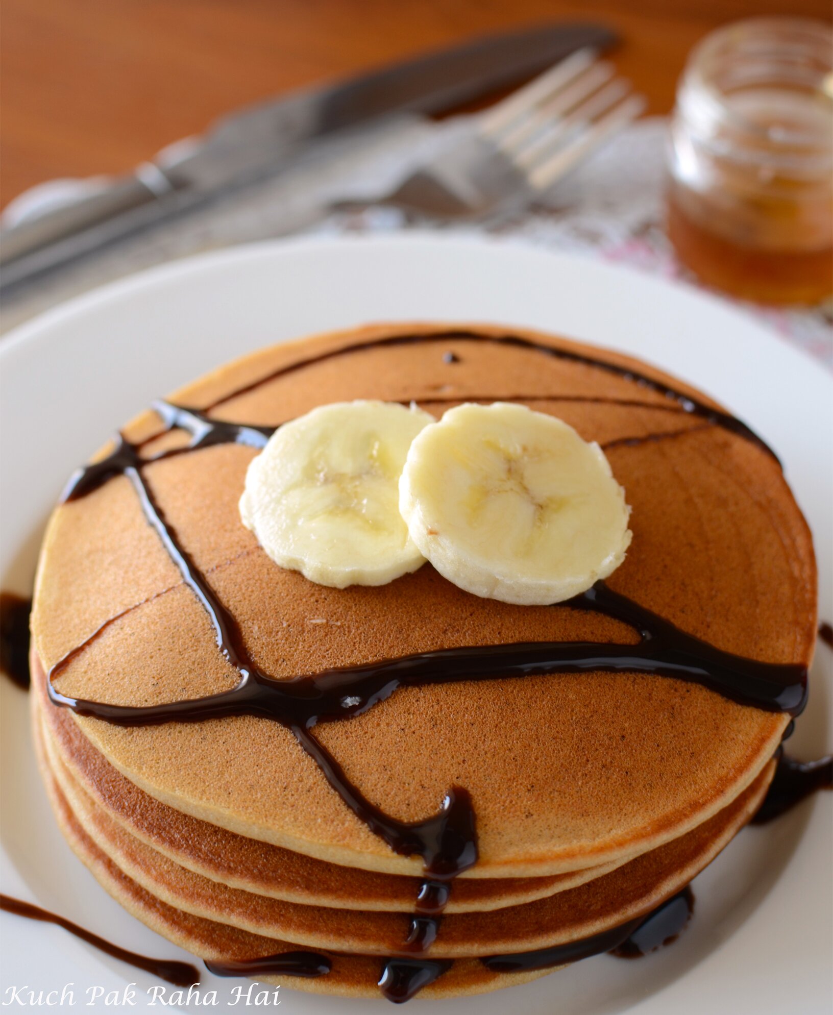 Whole Wheat Banana Pancakes (Eggless)