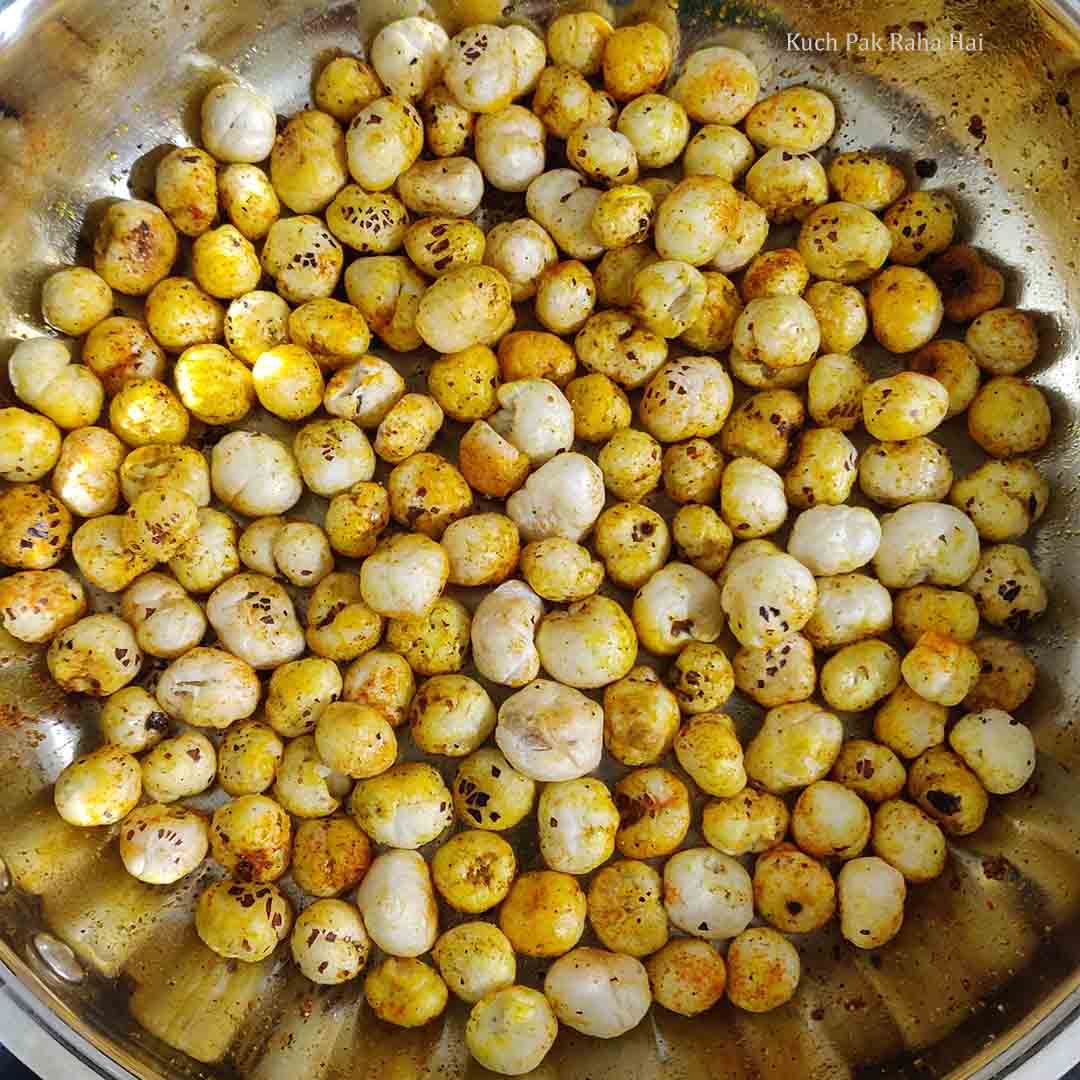 Roasting makhana with spices.