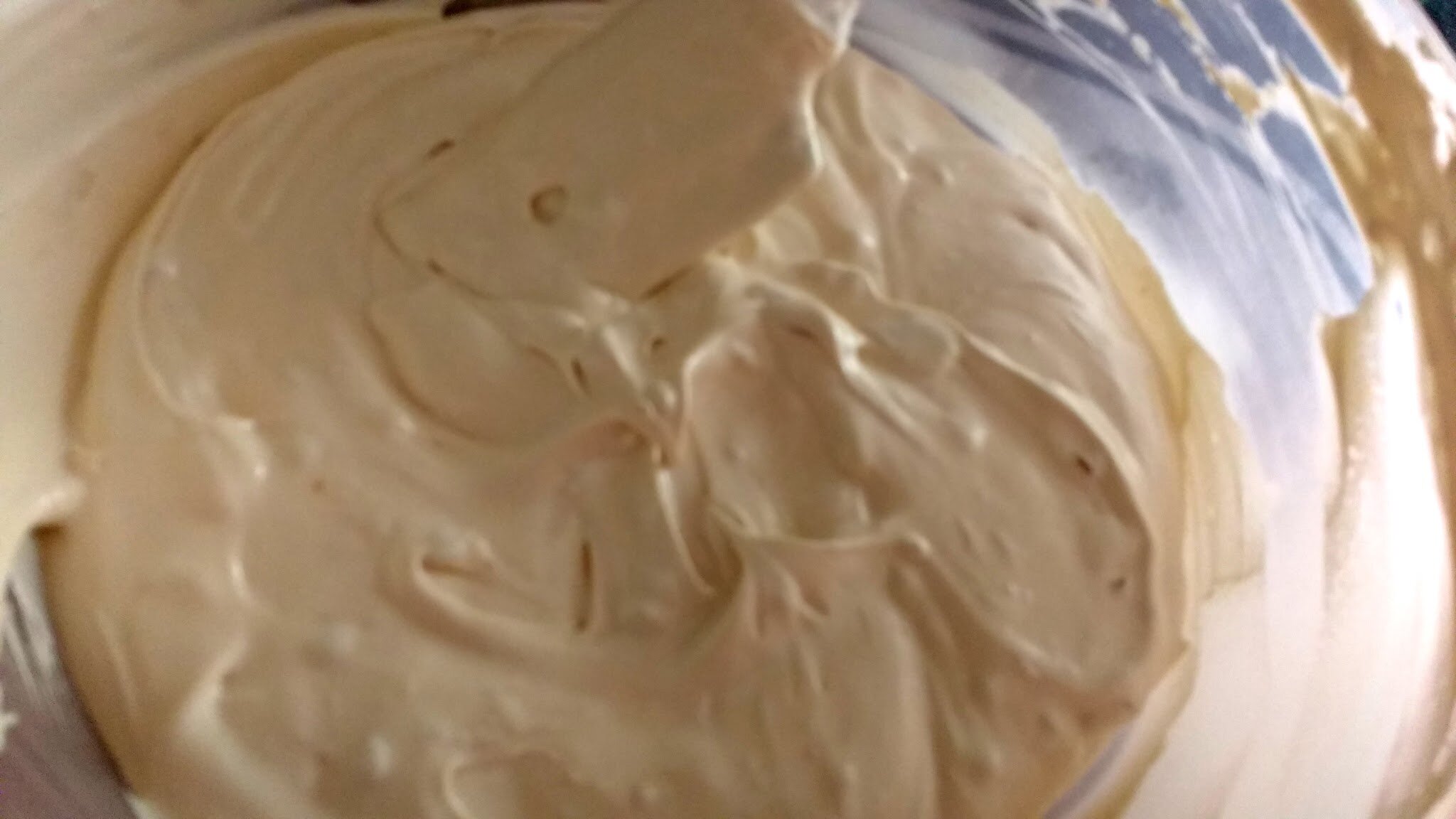 Mixing whipped cream and dulce de leche.