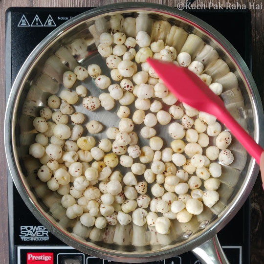 Roasting Makhana in ghee.