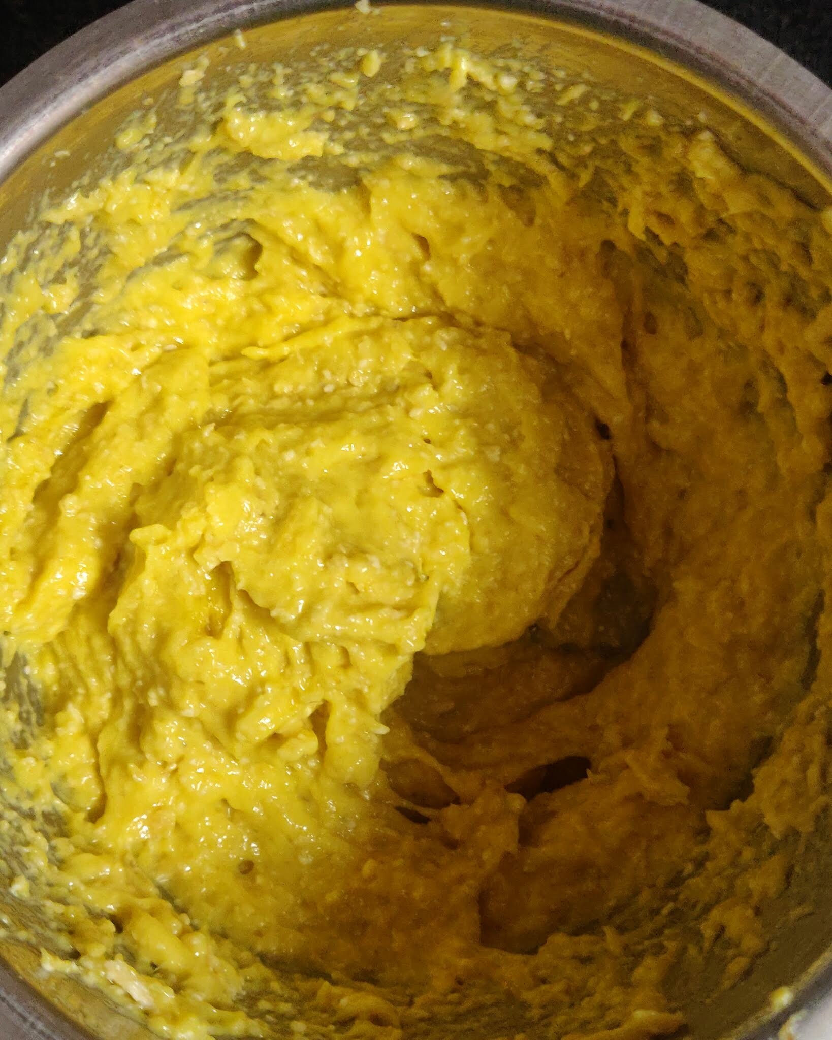 Blended mango oats mixture.