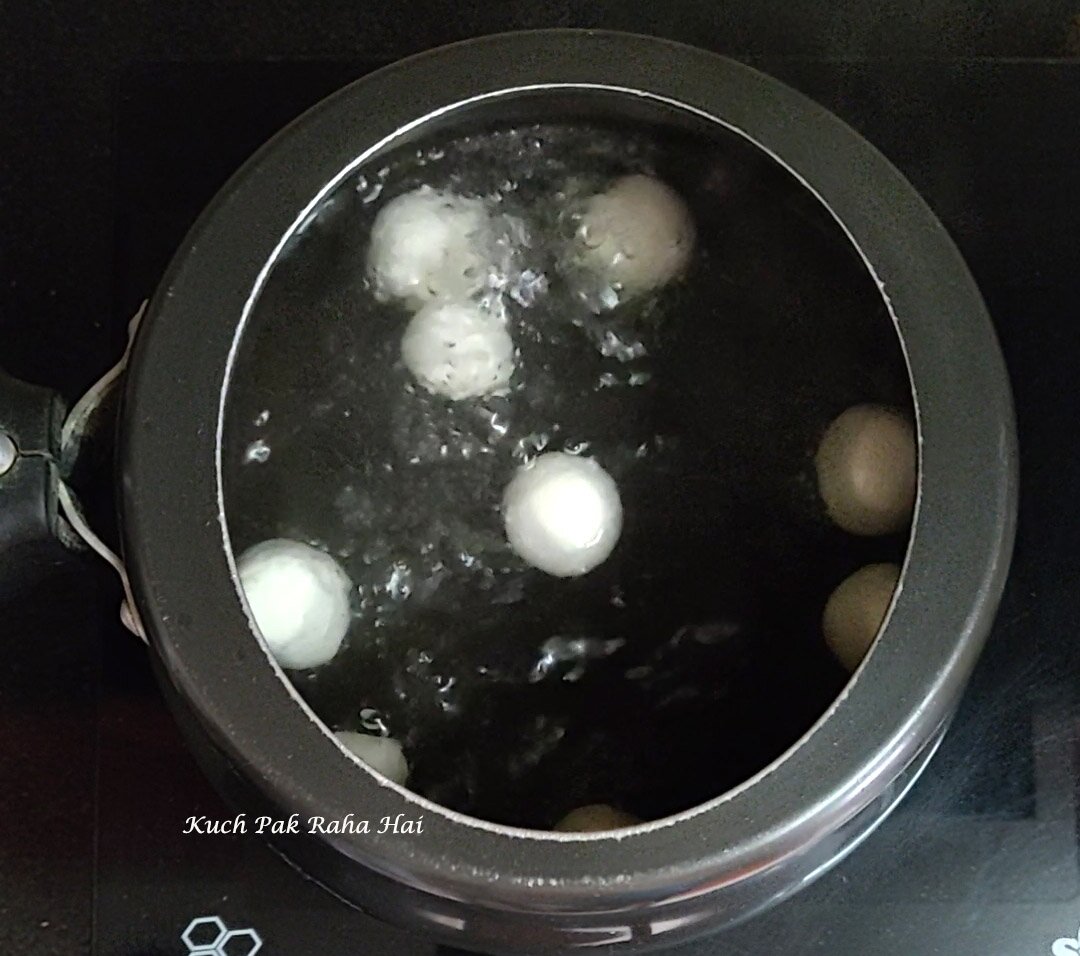 Sponge Rasgulla in pressure cooker