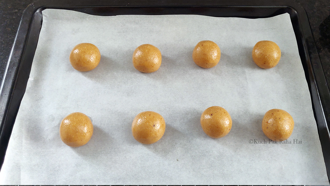 Peanut butter cookie dough shaped into balls.