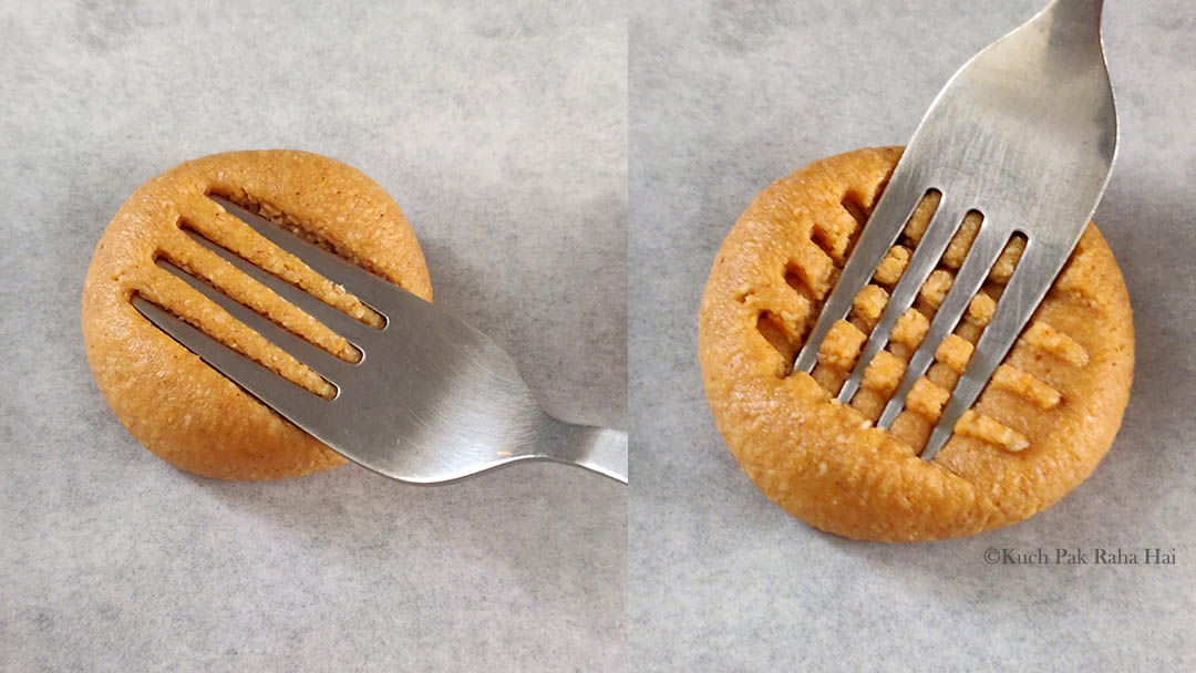 How to shape cookies with fork.