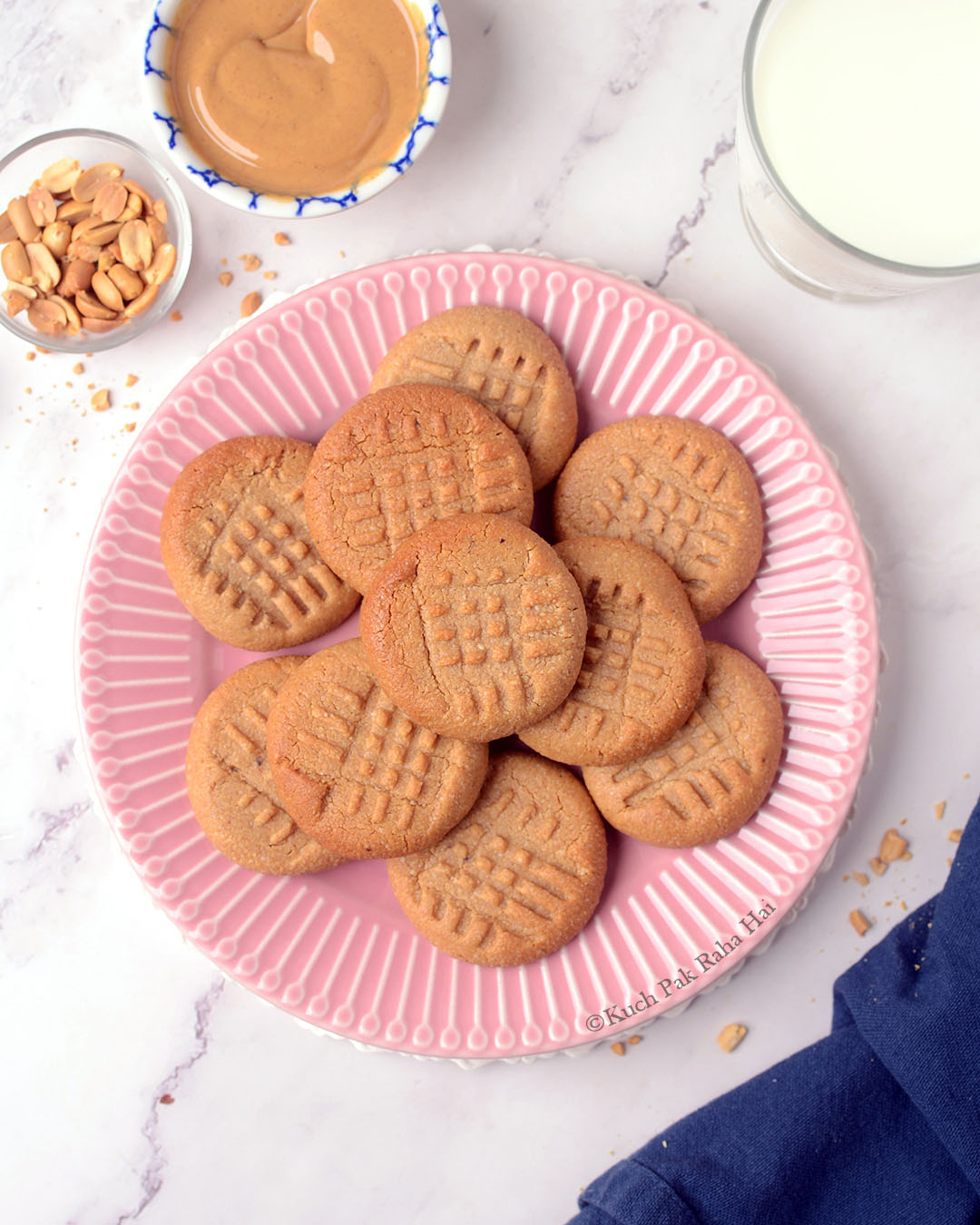 Peanut butter cookies with almond flour.