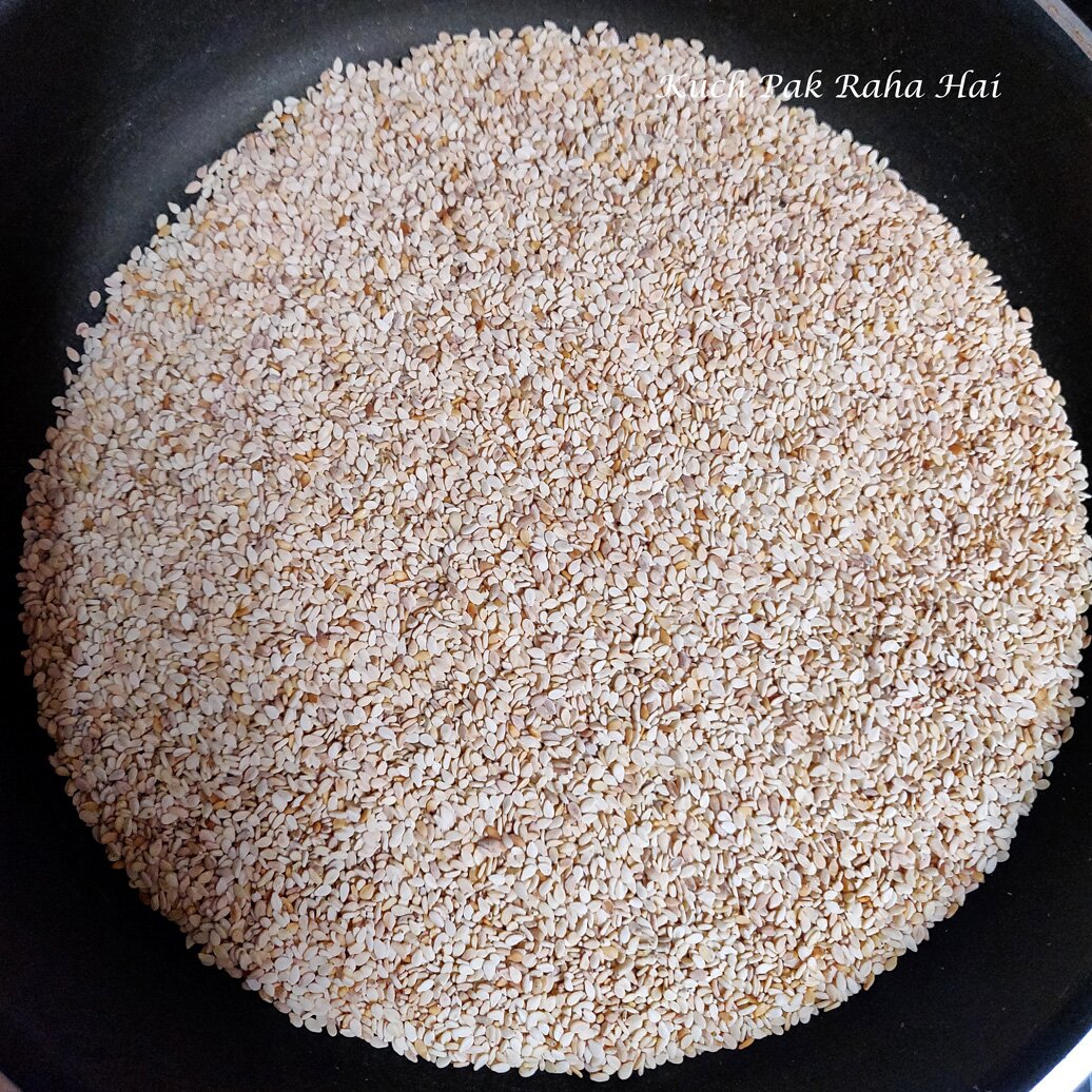 Cooling down sesame seeds in pan.