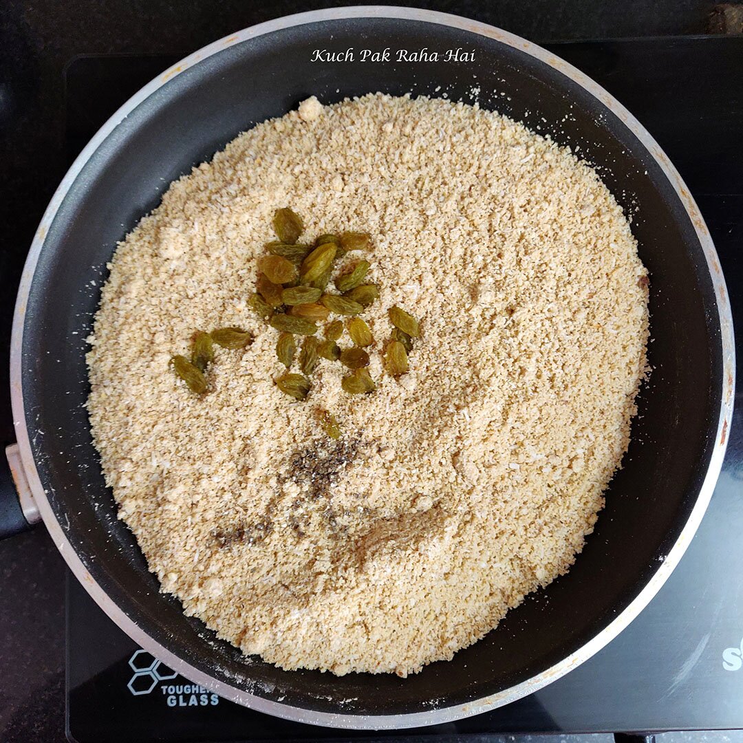 Adding cardamom and raising to oats nuts mixture.