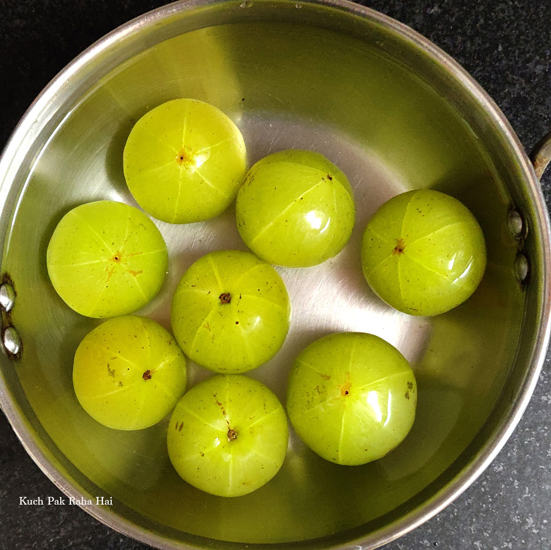 Washing the amla.