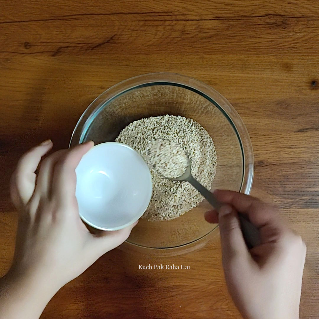 Cooling down sesame seeds in a bowl.