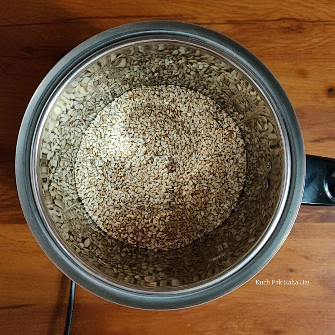 Transferring sesame seeds in a grinding jar.