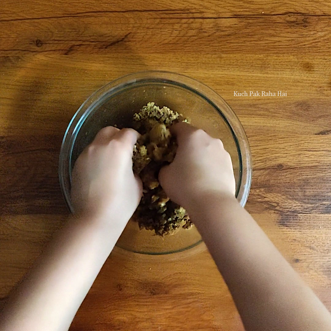 Making til laddu mixture.