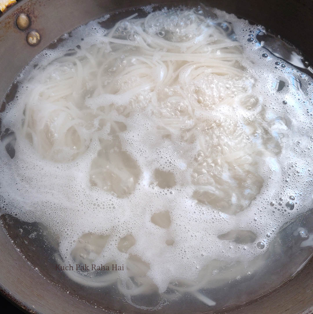 Boiling rice noodles.