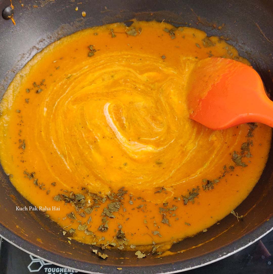 Adding heavy cream & kasuri methi to gravy.