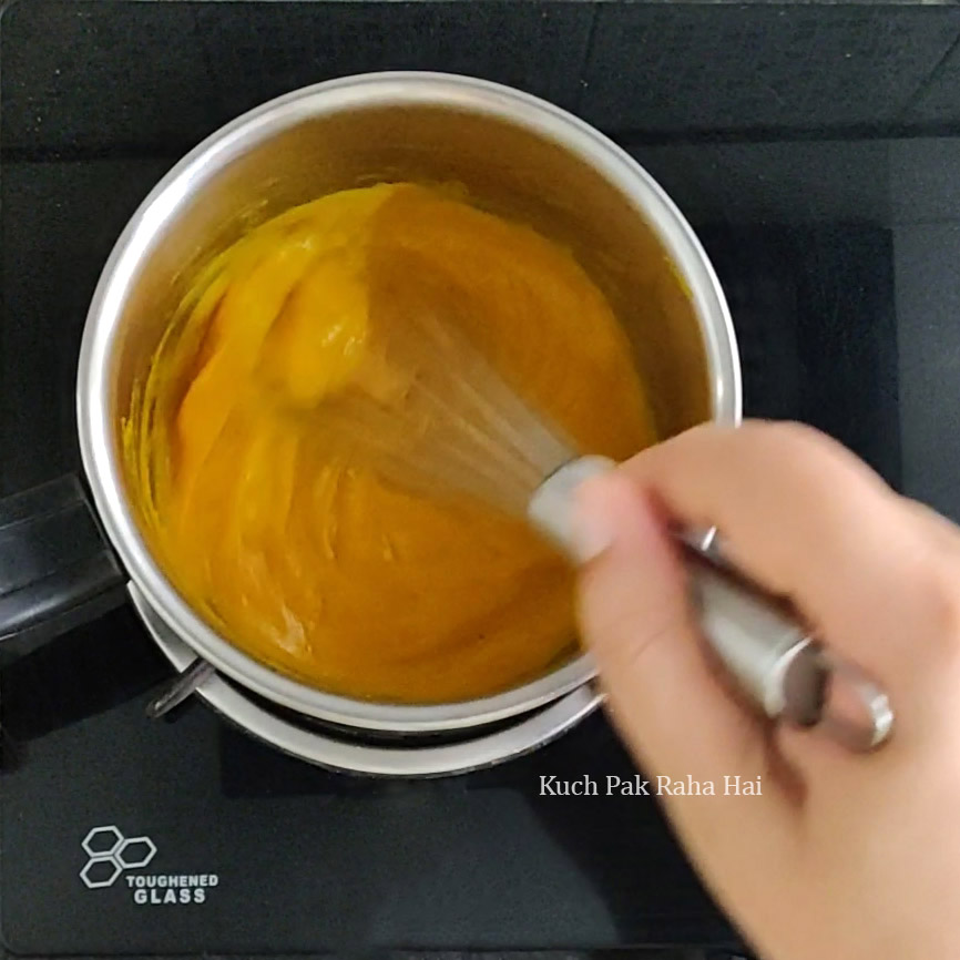 Mixing mango puree & agar agar.