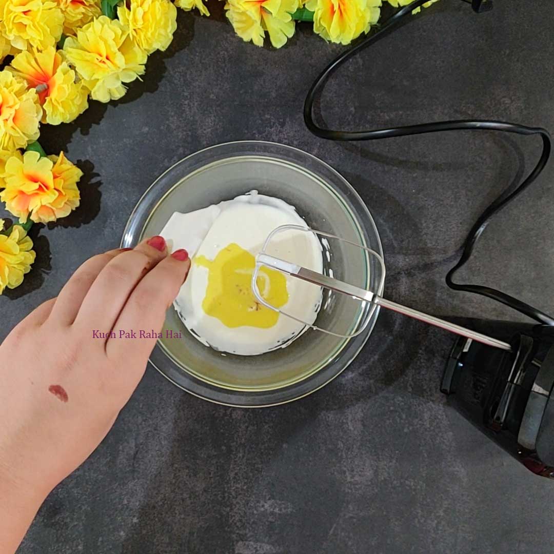 Whipping cream with electric whisker.