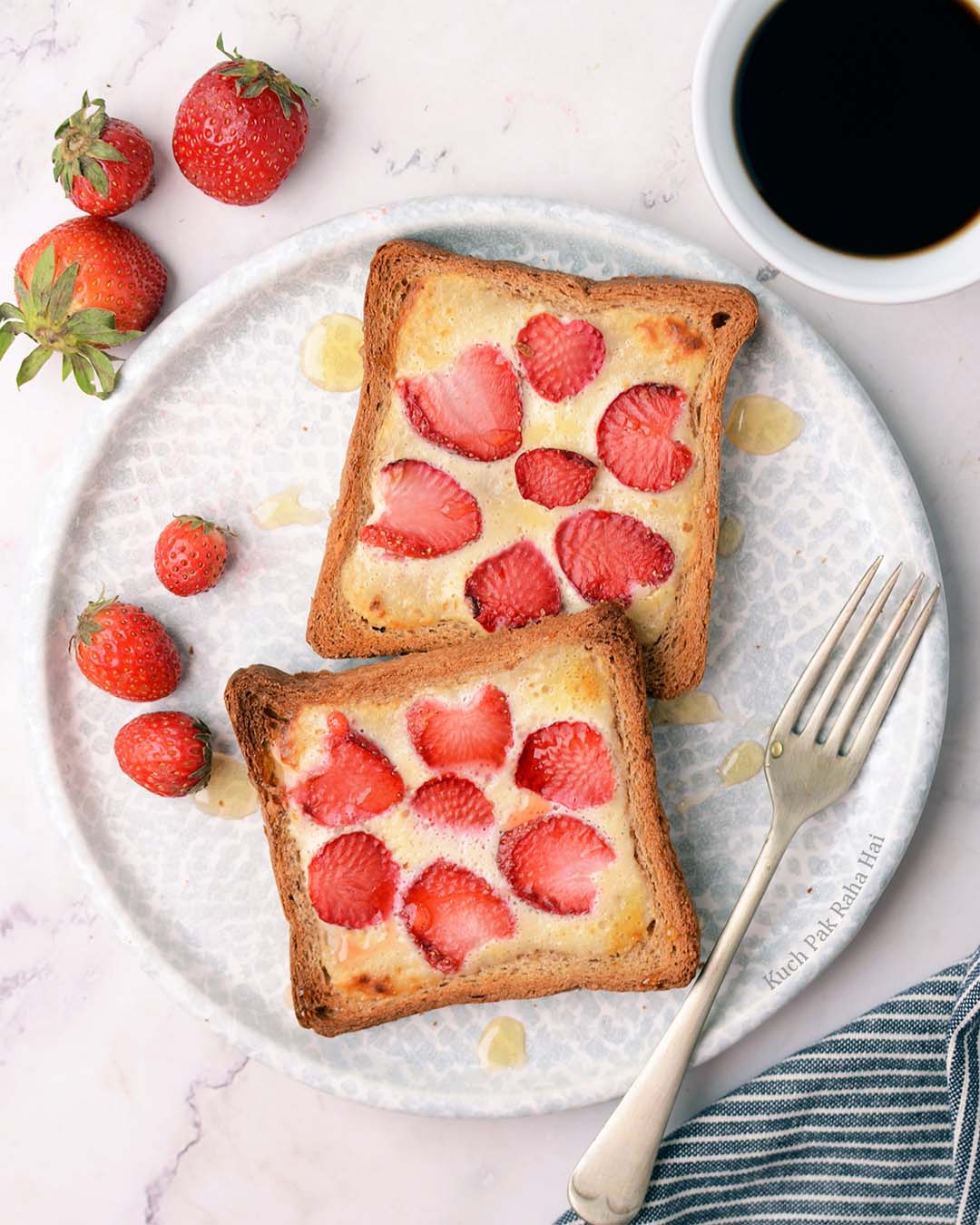 Strawberry Custard Yogurt Toast