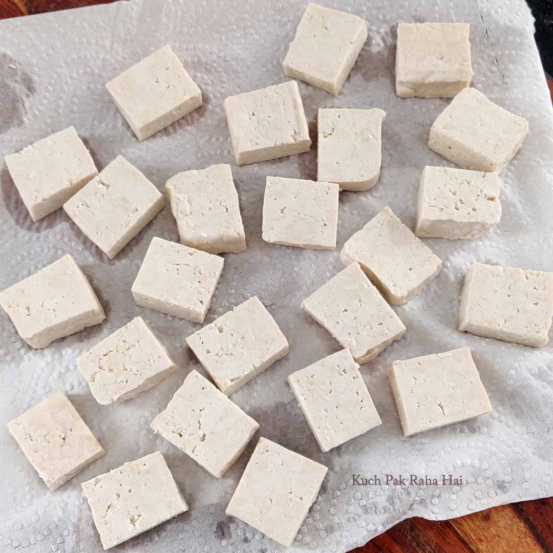 Cutting the tofu cubes