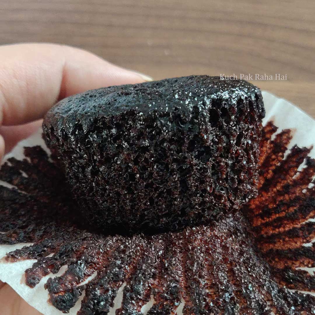 Soft moist chocolate cupcake without liner