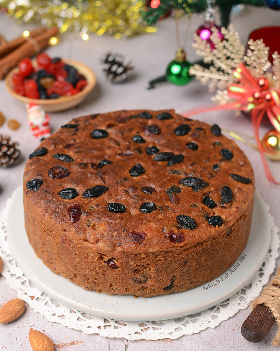 Christmas spiced cake with fruit juice.