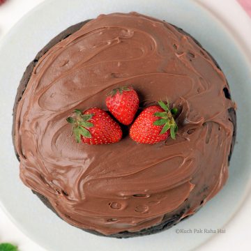 Air fryer cake made without egg (vegan).