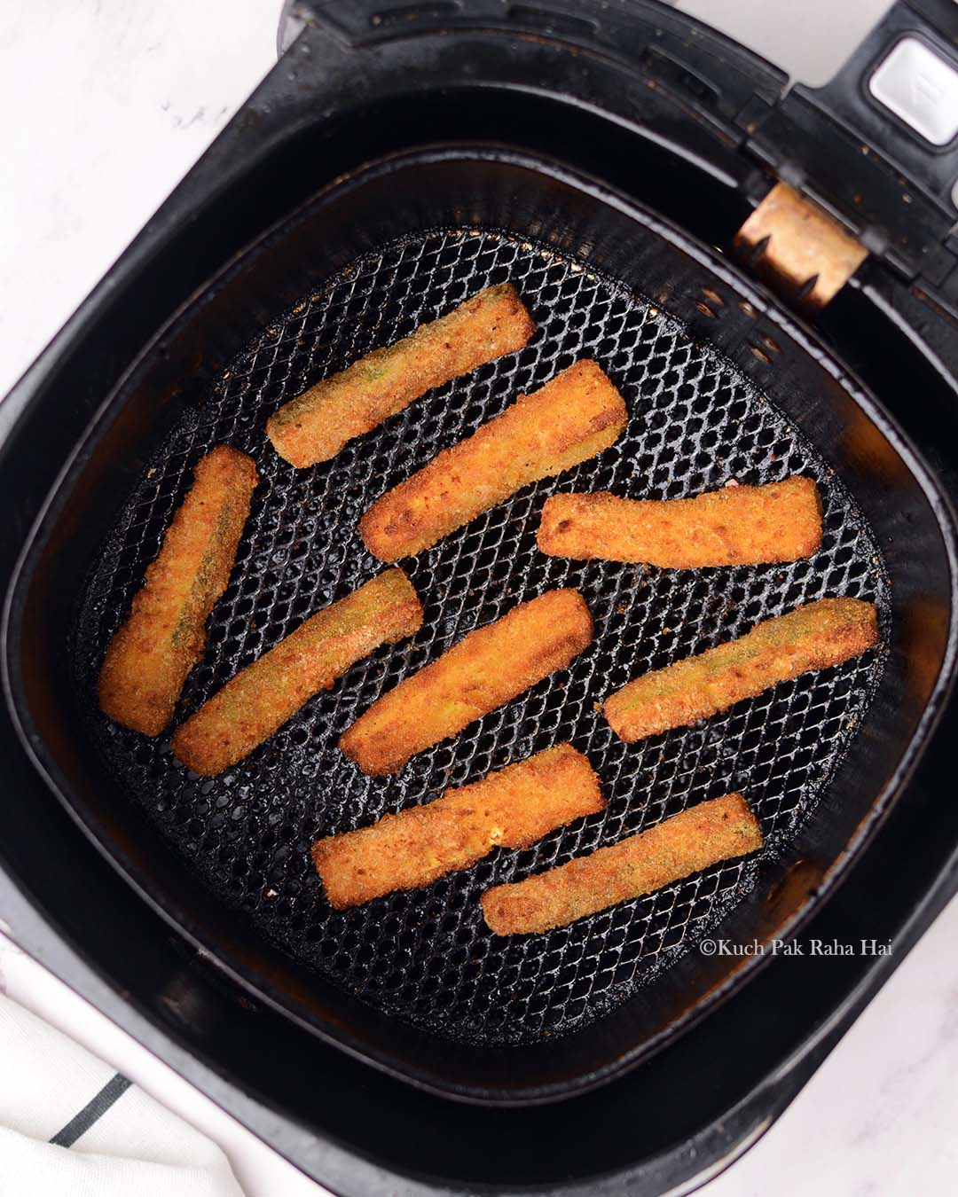 Zucchini fries in air fryer.