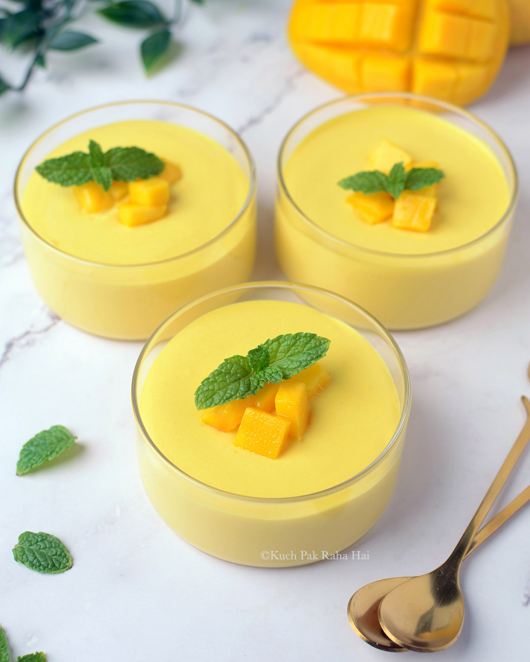 Easy mango mousse recipe made with fresh mangoes.