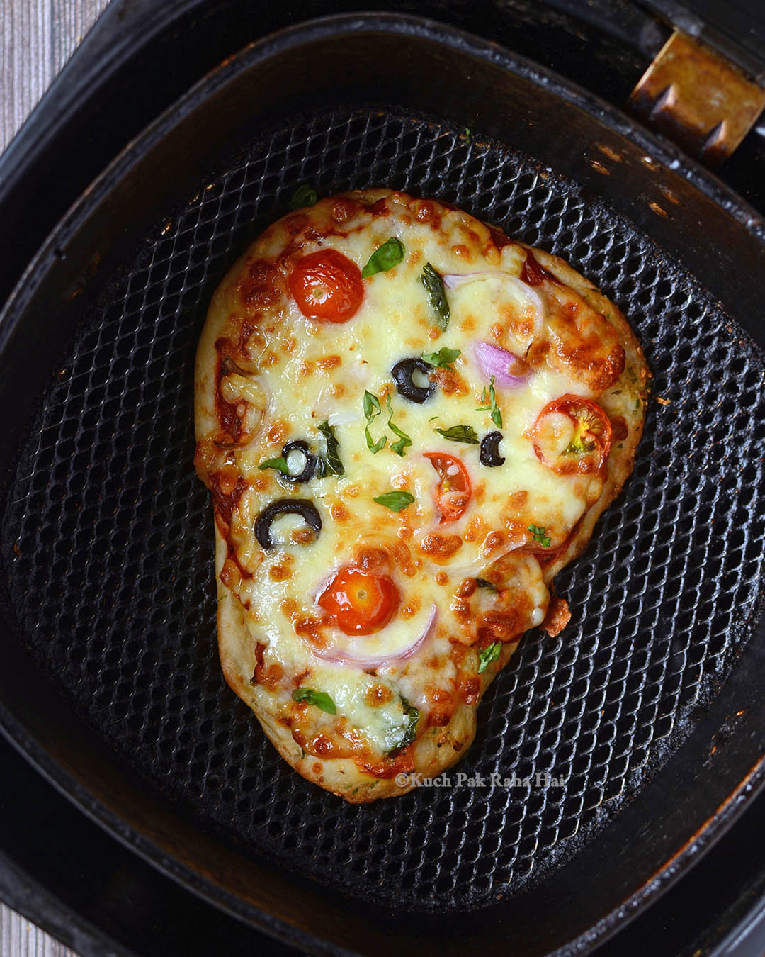 How to make naan pizza in air fryer.