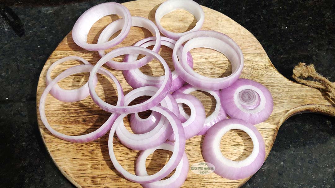 Cutting onion rings.