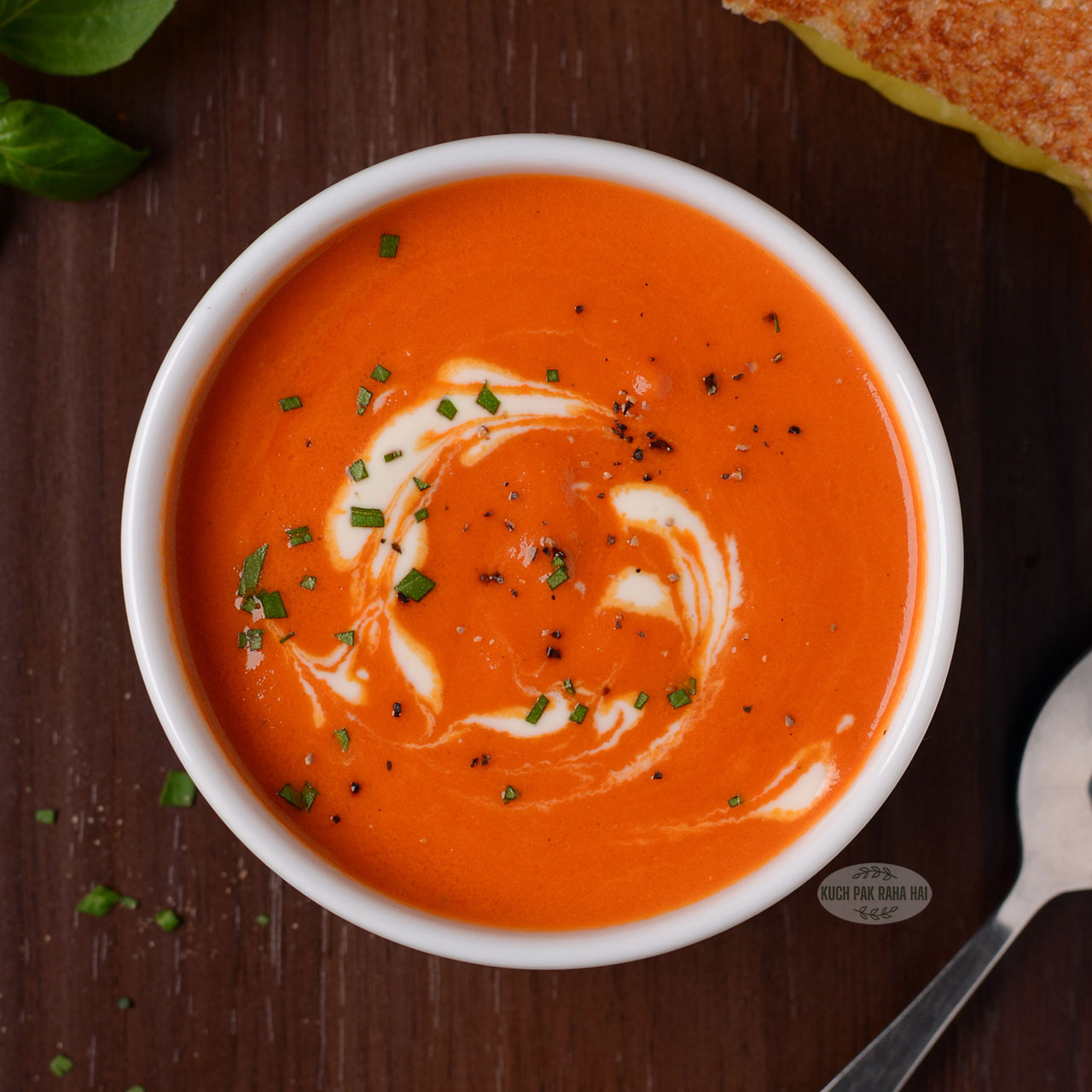 Roasted tomato garlic soup recipe.