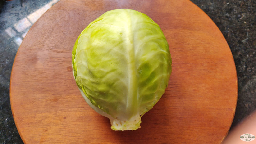 Cleaning the cabbage head.