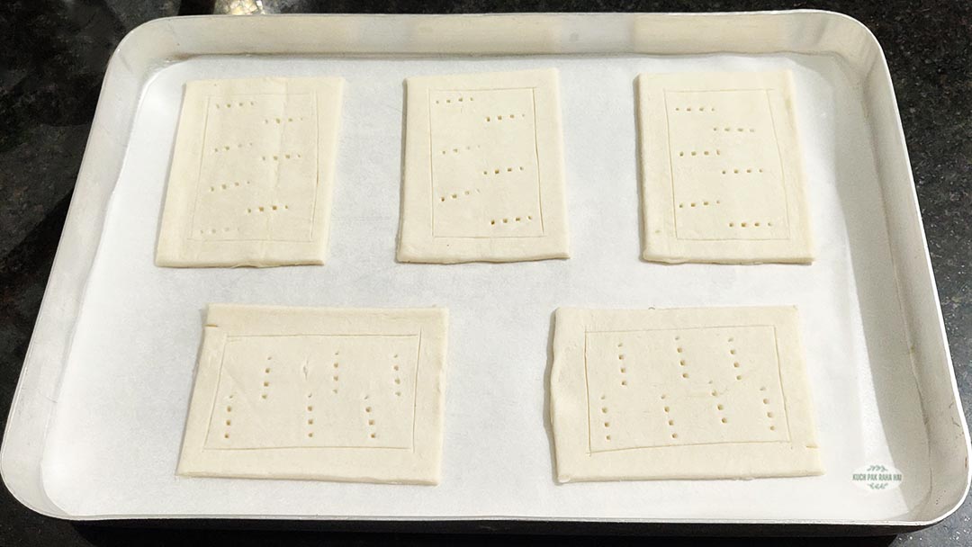 Scoring puff pastry.